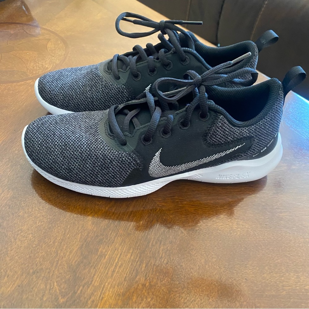 Womens Nike Size 7